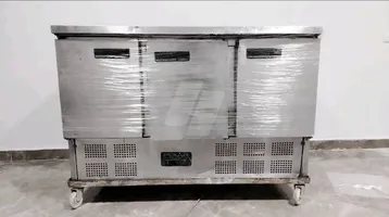 ثلاجة اندر كونتر ثلاثة باب للفنادق و المطاعم