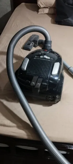 مكنسة كهربائية هوفر قوة 2300وات كاملة وينقصها قفل العلبة لايؤثر على عملها