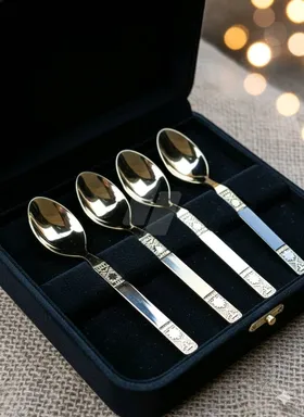 طقم مطلي بماء الذهب الخالص 