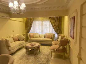 شقة للبيع 240م