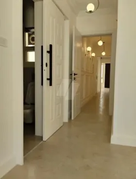 للبيع شقه متطشبه بالتكيفات مميز ه جدا فى التجمع الخامس كمبوند امام مدينتي🏡