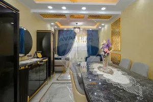 شقه للبيع 100 م سموحة (ش الهيلتون) 