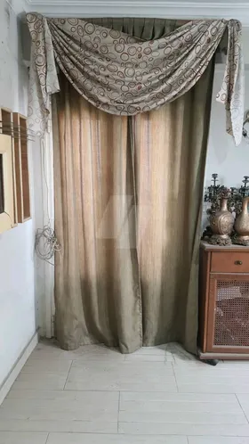 ستارة كاملة مع البلتكانة الخشب و جميع اكسسواراتها