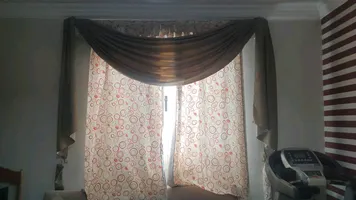 ستارة كاملة مع البلتكانة الخشب و جميع اكسسواراتها 