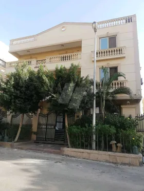 فيلا للبيع في التجمع الخامس 