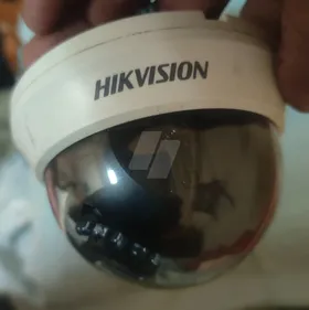 عدد  2 كاميرا مراقبة قبة من Hikvision. تصميم قبة داخلي أو خارج