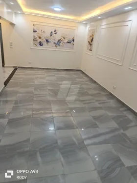 شقه سوبر لوكس للايجار في موقع متميز في شارع العريش الرئيسي