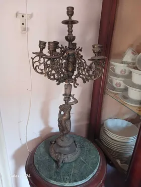 شمعدان انتيكه من النحاس الخالص يزن ٧ كجم