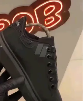 حذاء الكسندر ماكوين