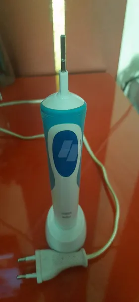 Braun Oral B electric tooth brush