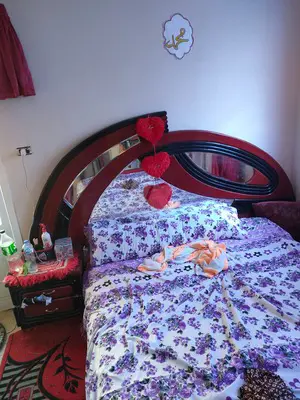 غرفه نوم خشب طبيعي معمول عموله