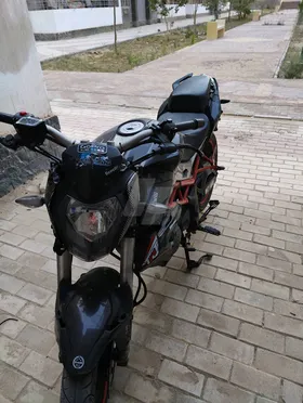 Benelli Tnt 150  بنيلي