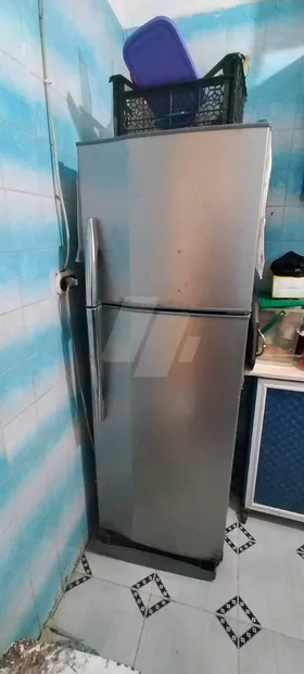 ثلاجة ايديال ١٢ قدم مستعملة بس دراع مكسور