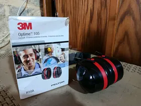 سدادات أذن 3M™ PELTOR™ Optime™ 105 H10A