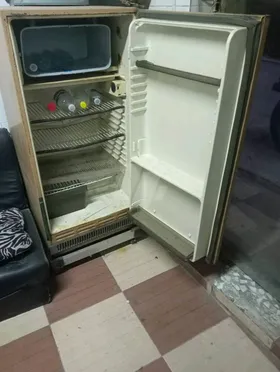 ثلاجة 8 قدم بحالة ممتازة جدا 