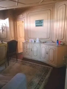 شقه تجاري في الدور الأول وسط البلد القاهرة  تطل على ش محمد فريد و الأمريكين و ش فؤاد 