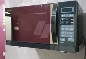 مايكرويف شارب ديجيتال بشوايه اسود 