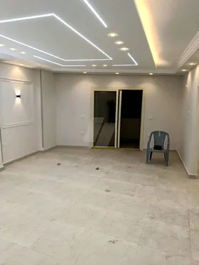 شقه للبيع في فيصل الرئيسي 210م