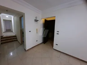 شقه للبيع بشارع العيسوى 