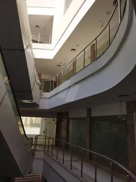 محل قريب من التسعين الجنوبى للبيع