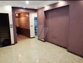 شقة للإيجار دور رابع سلم 70م  بقرب مركز شباب أولاد علام – الدقى  .  