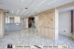 محل للبيع تربلكس + بدروم ناصية 290 متر ميامى بحر مباشر