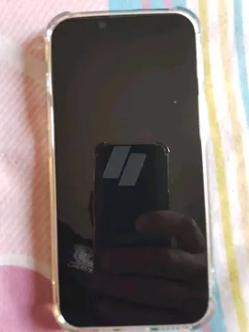 IPhone 13 | ايفون ١٣ لقطة في الضمان سنة