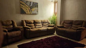 شقة توضيب حديث جداً لوران للبيع